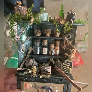 Miniature witch hutch